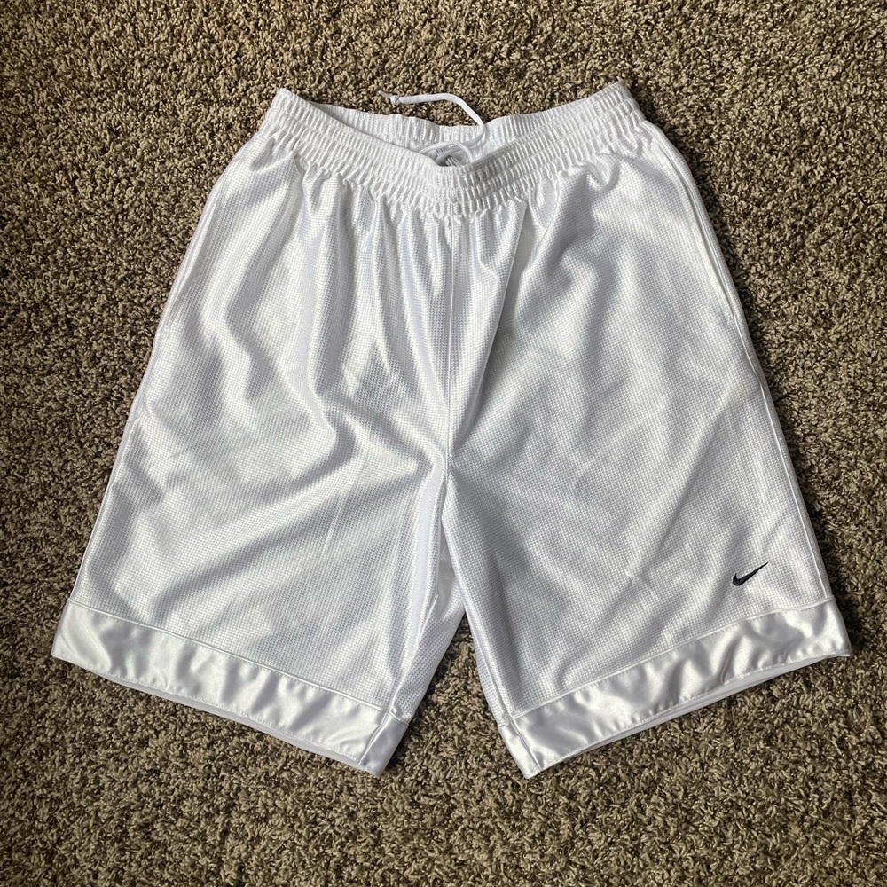 Mens medium Nike shorts